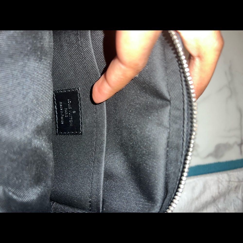 2021 Louis Vuitton Mens Messenger Bag - Picture 6 of 9
